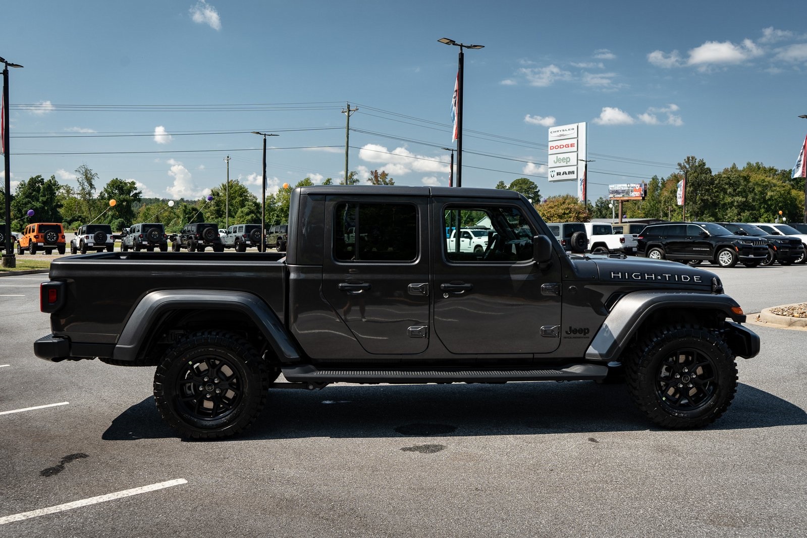 2025 Jeep Gladiator Sport photo 11