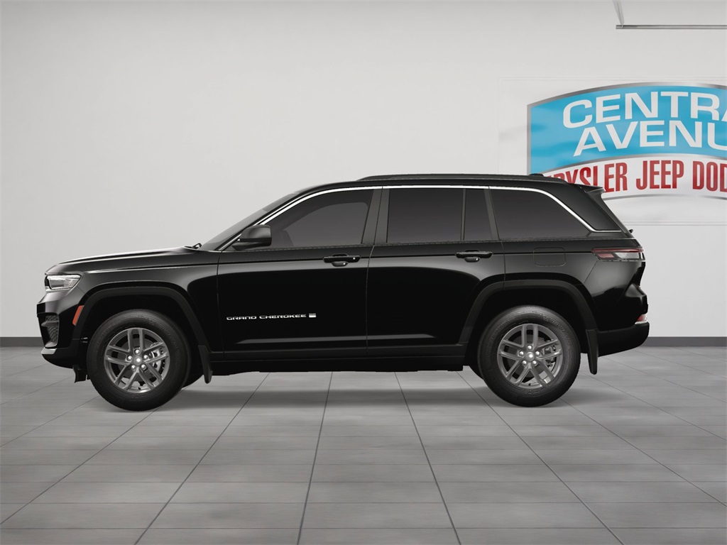 2025 Jeep Grand Cherokee Laredo photo 3