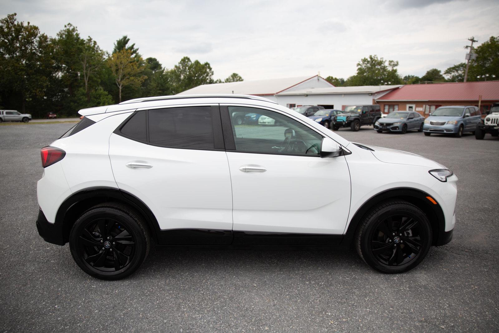 2024 Buick Encore GX Sport Touring photo 2