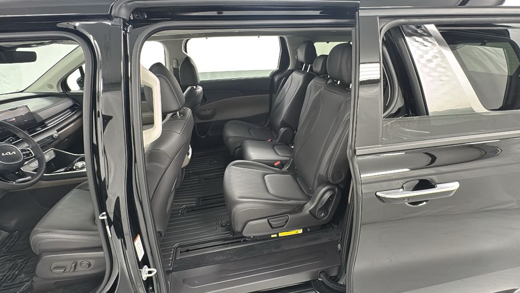2026 Kia Carnival SX photo 15