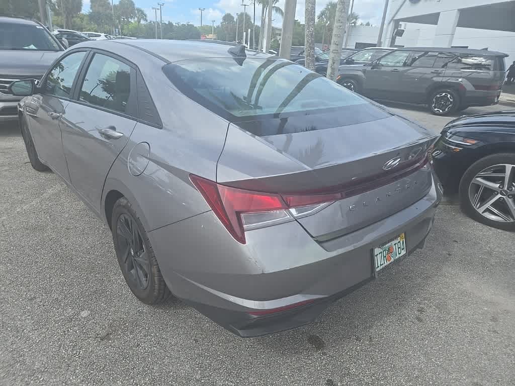2021 Hyundai Elantra SEL photo 3