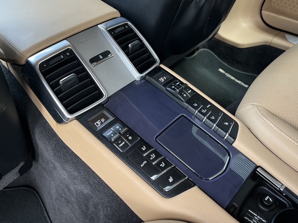2015 Porsche Panamera Base photo 21