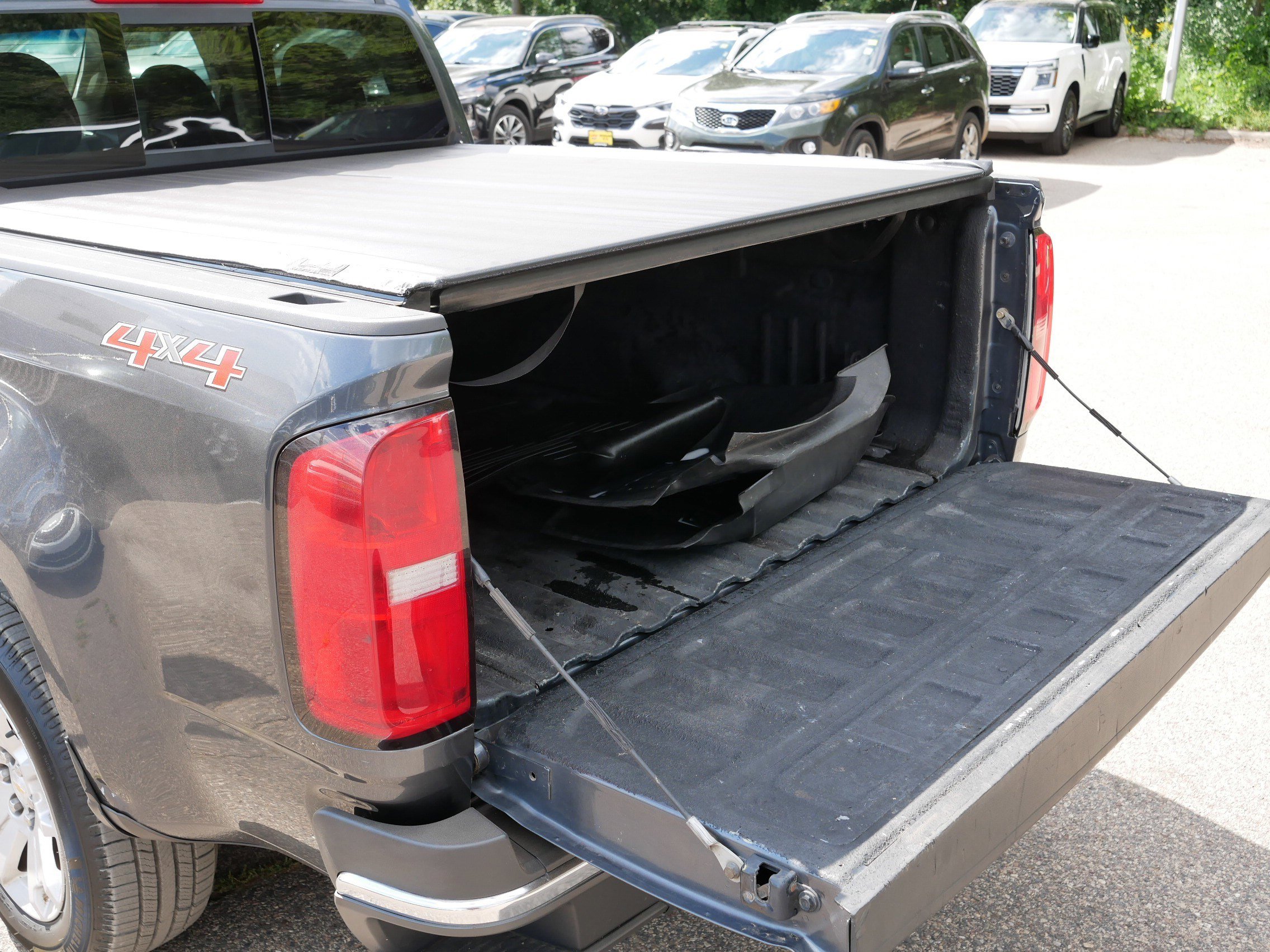 2017 Chevrolet Colorado LT photo 18