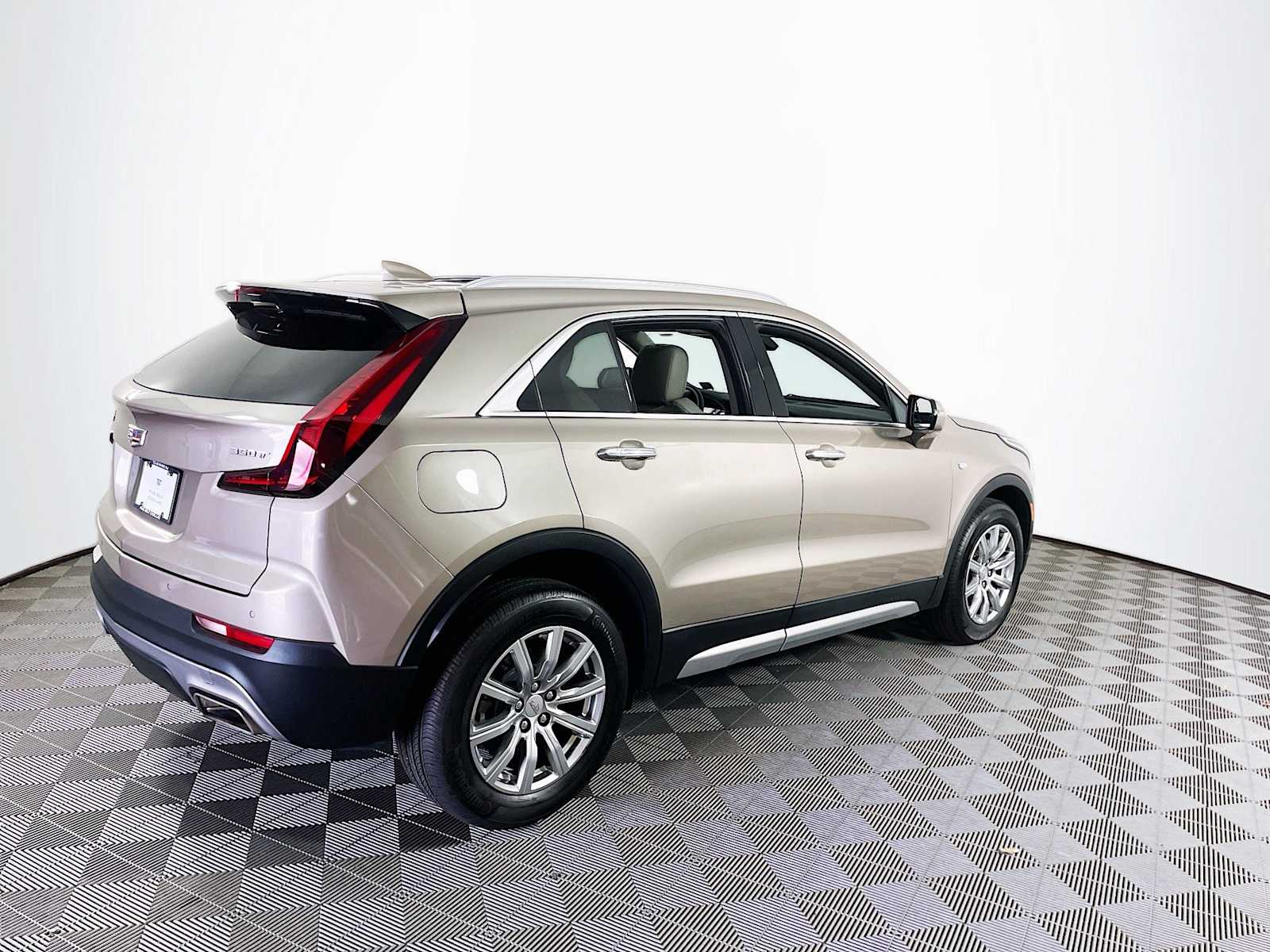 2023 Cadillac XT4 Premium Luxury photo 4