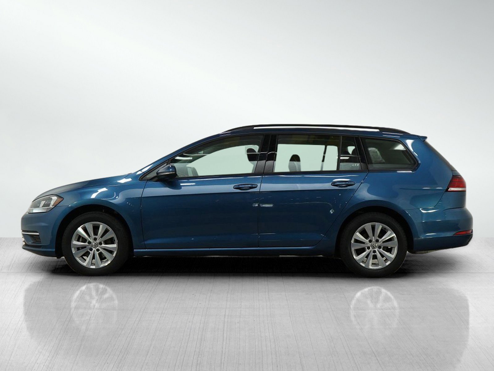 Used 2018 Volkswagen Golf SportWagen S with VIN 3VW117AU0JM750652 for sale in Burnsville, Minnesota