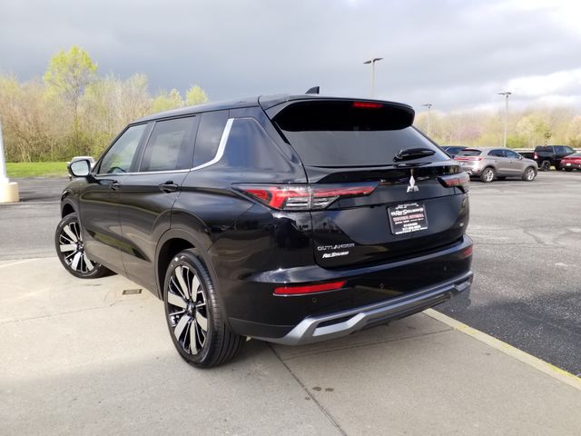 2025 Mitsubishi Outlander SE photo 2