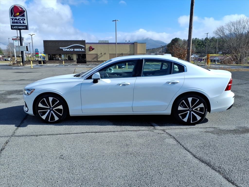 2023 Volvo S60 Ultimate photo 2