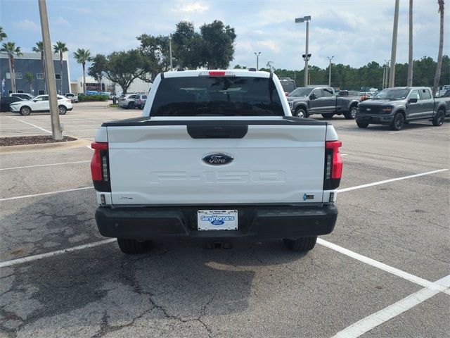 2022 Ford F-150 Lightning photo 2