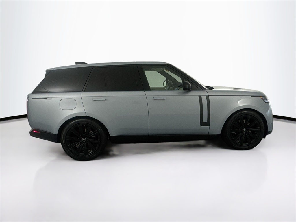 2025 Land Rover Range Rover SE photo 2