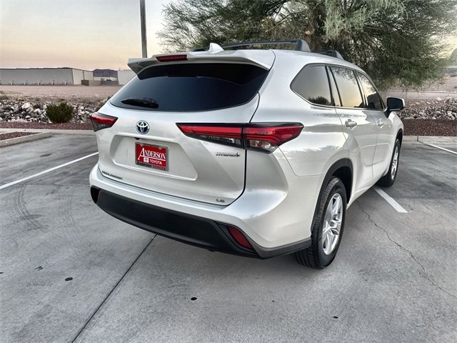 2021 Toyota Highlander Hybrid LE photo 5
