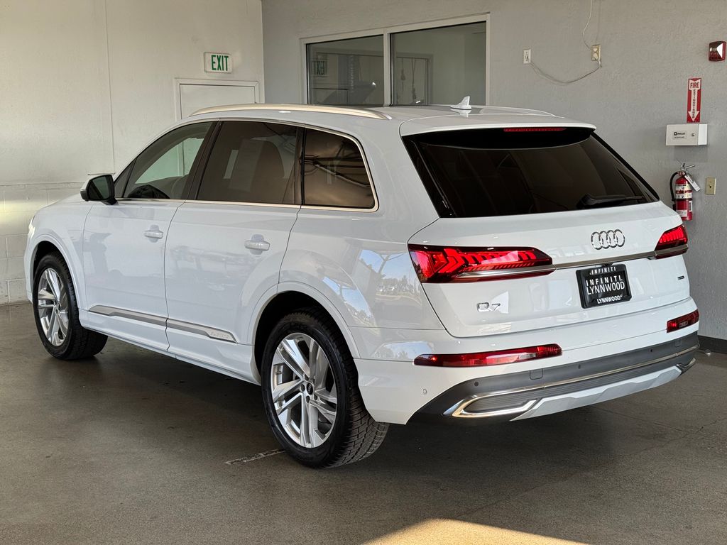 2022 Audi Q7 55 Premium Plus photo 6