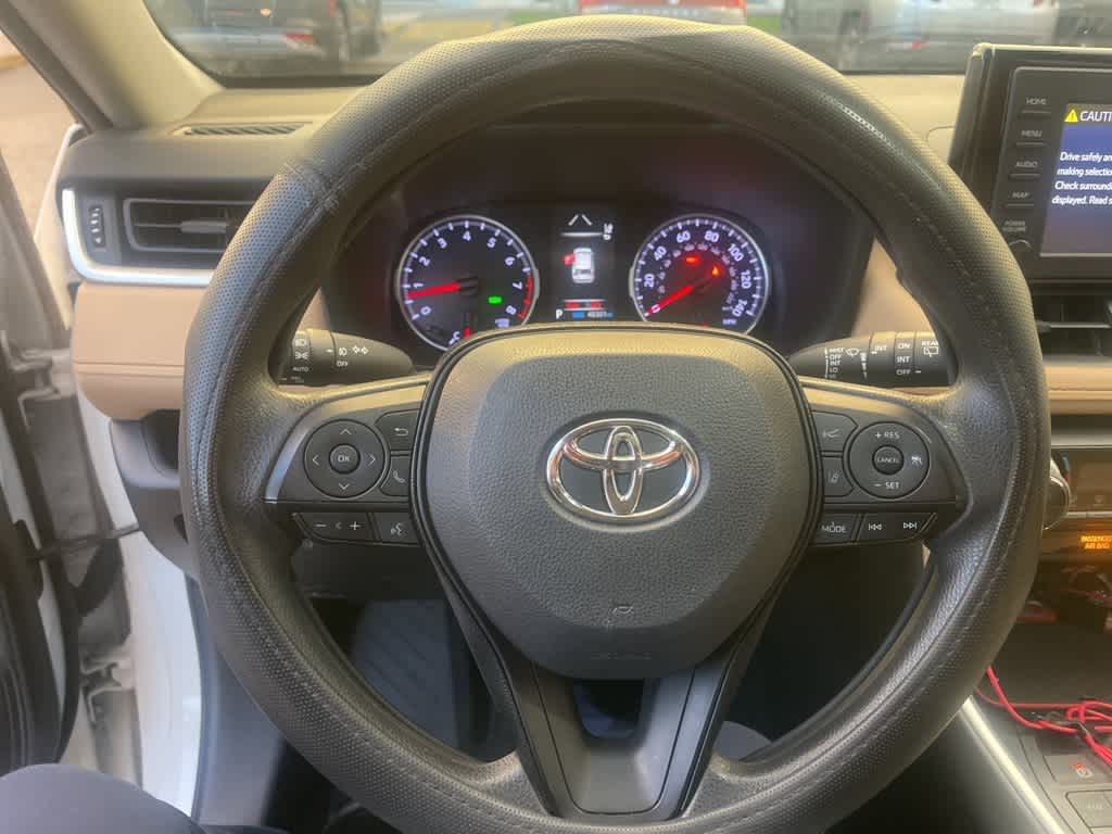 2019 Toyota RAV4 Premium XLE photo 9