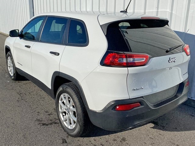 2017 Jeep Cherokee Sport photo 4