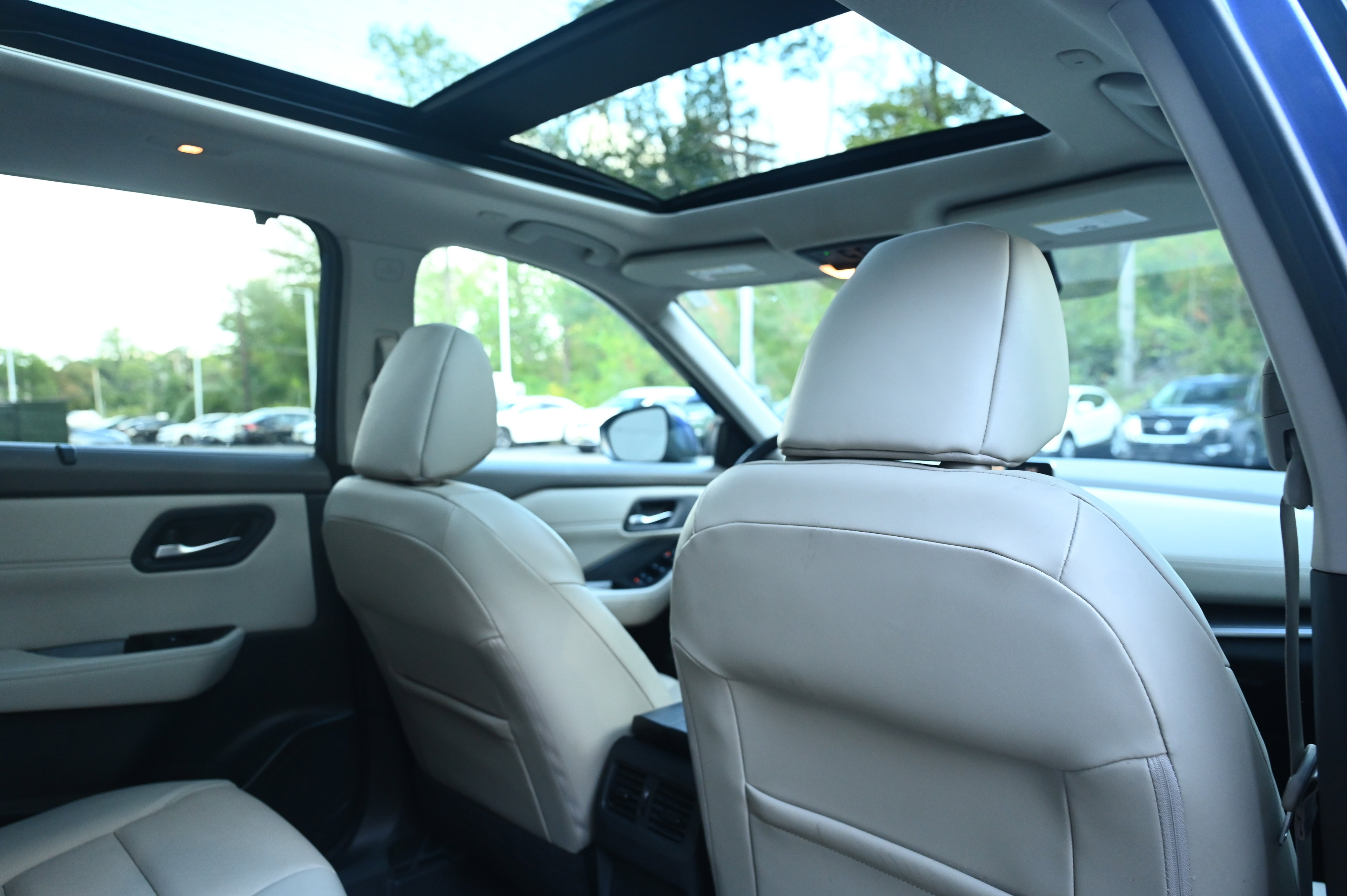 2022 Nissan Rogue SV photo 23