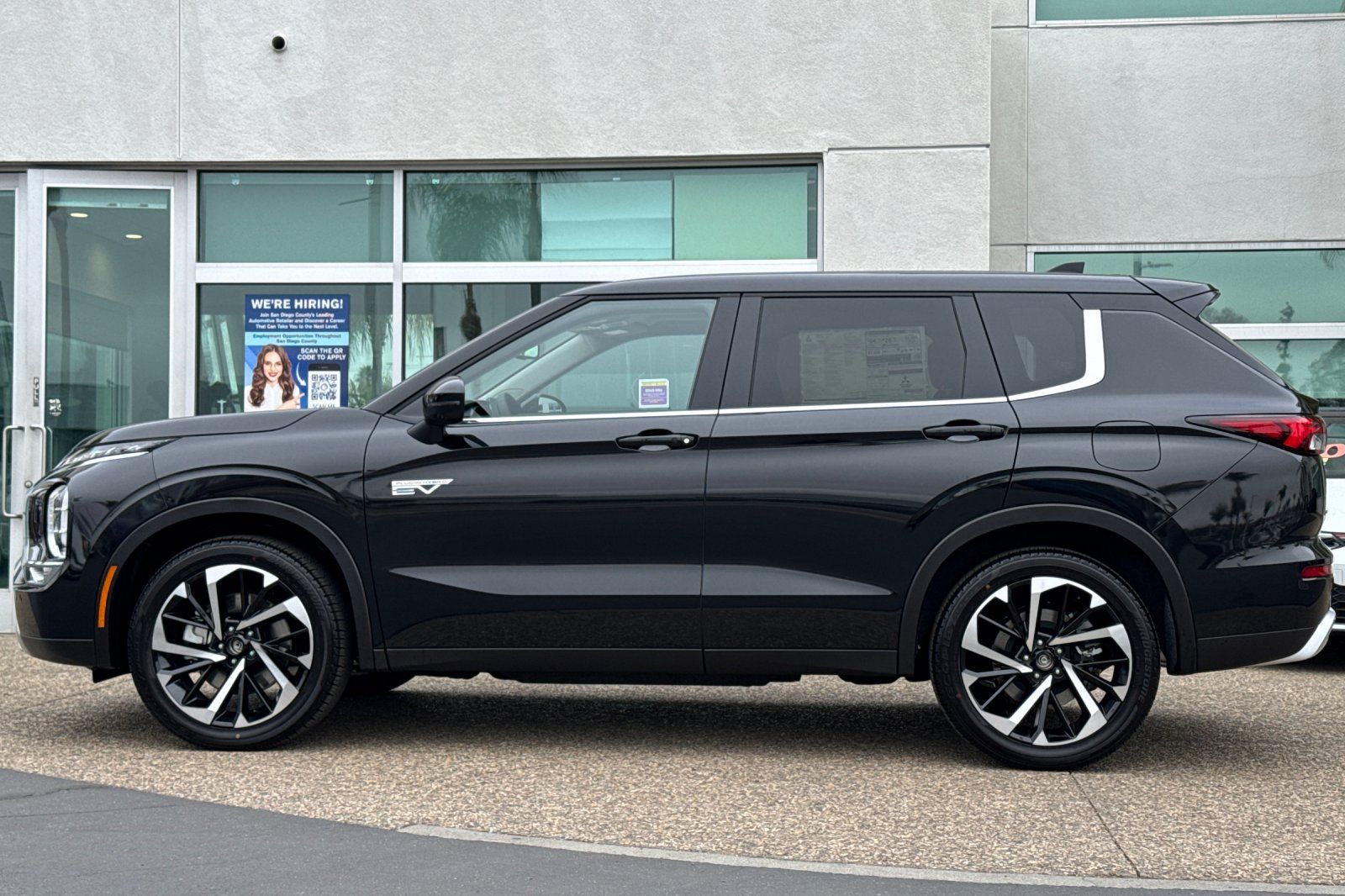 2025 Mitsubishi Outlander PHEV SE photo 7