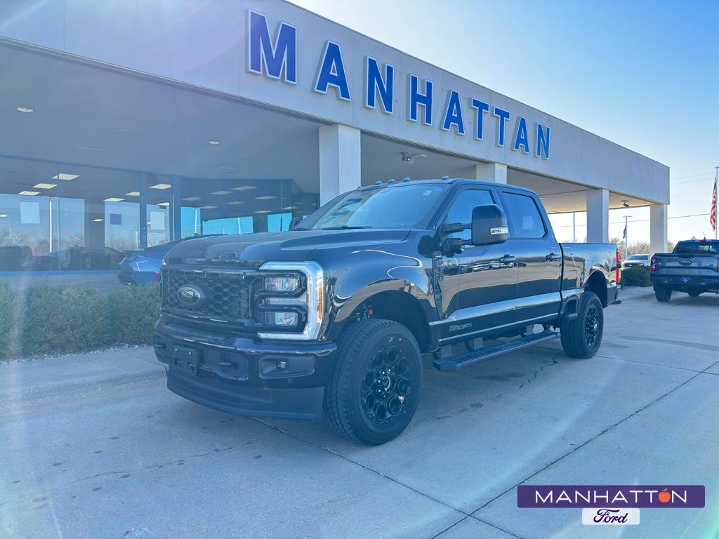 2025 Ford F-350 Super Duty Lariat's photo