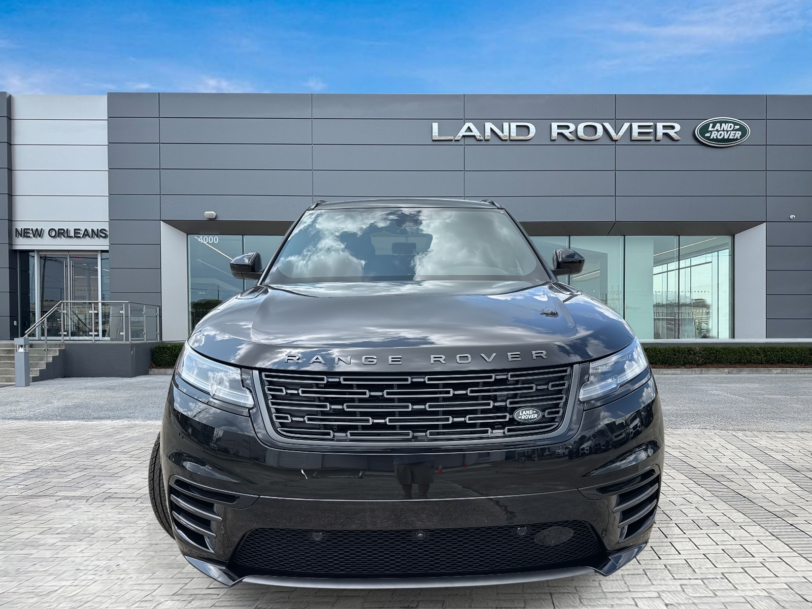 2026 Land Rover Range Rover Velar SE photo 4