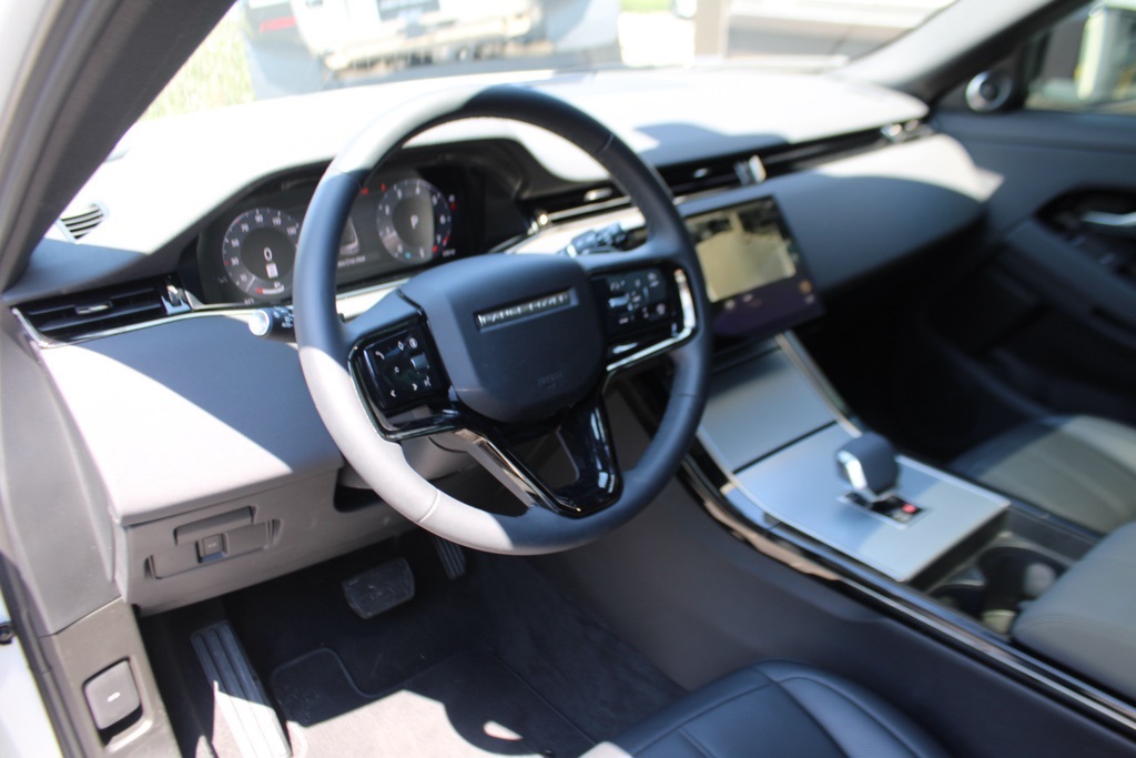 2024 Land Rover Range Rover Evoque S photo 4