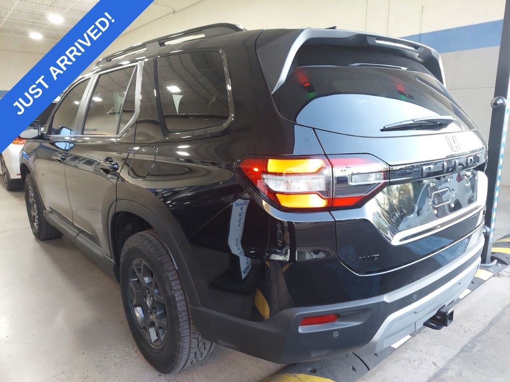 2025 Honda Pilot TrailSport photo 3
