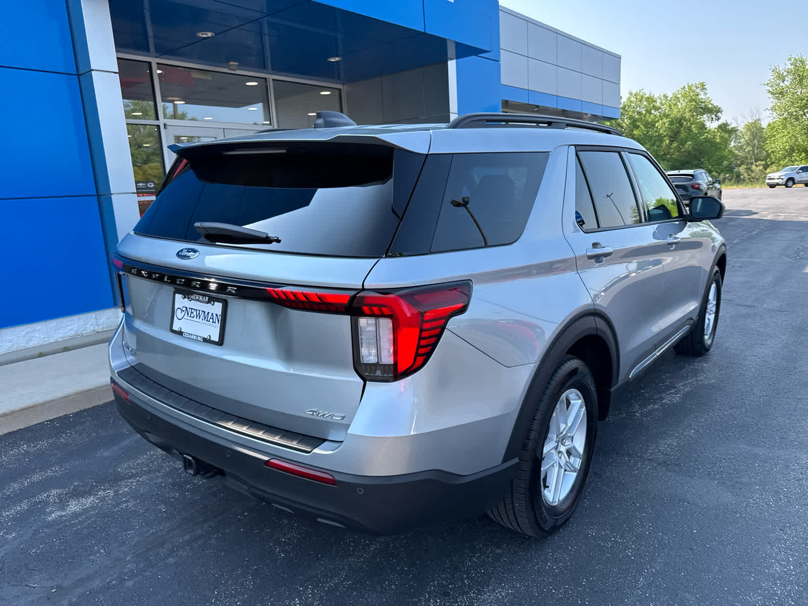 2025 Ford Explorer photo 3