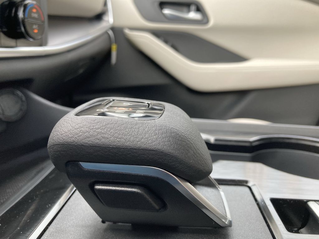 2025 Nissan Rogue SV photo 16