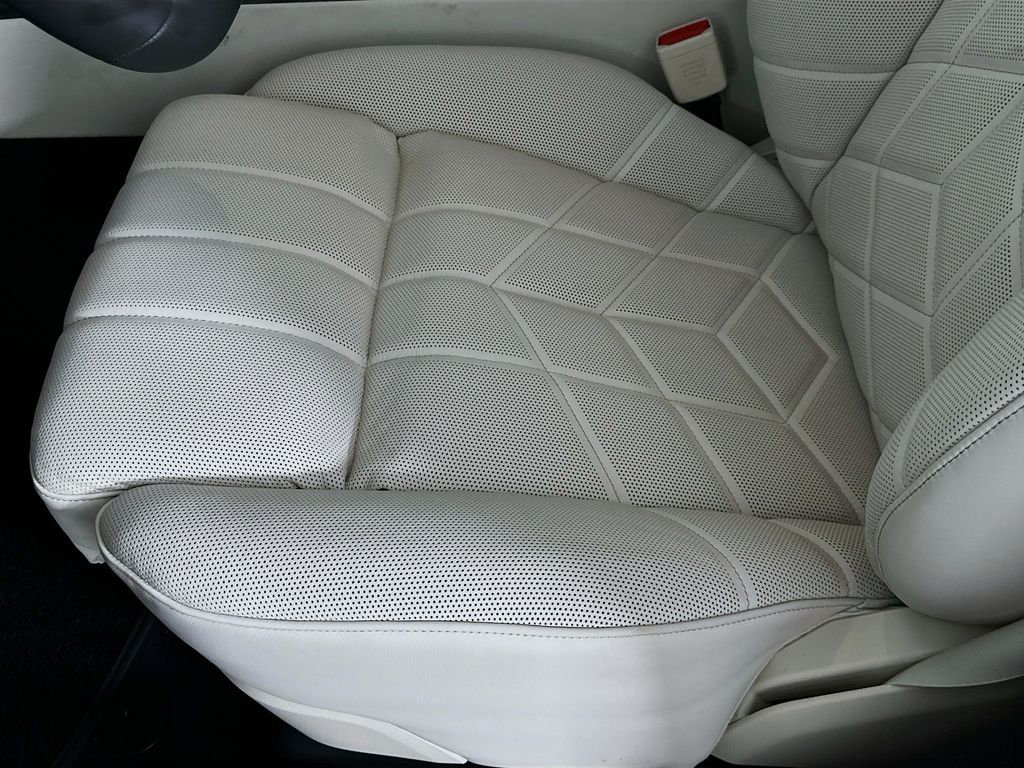 2026 Bmw 750e photo 21