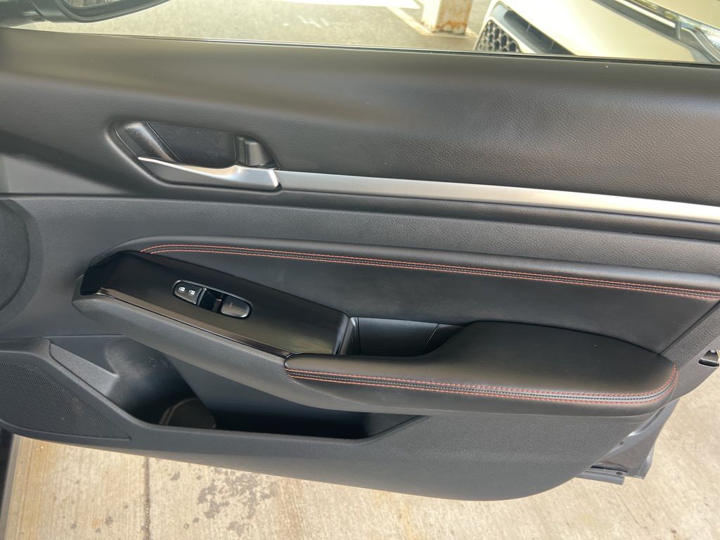 2023 Nissan Altima SR photo 21