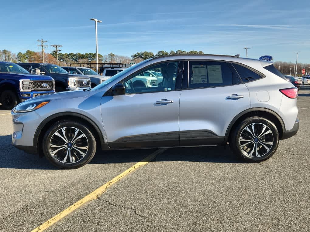 2022 Ford Escape SE photo 3