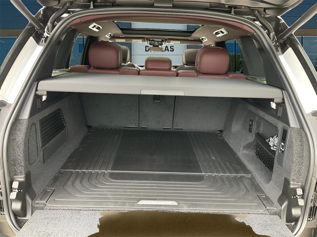 2025 Land Rover Range Rover SE photo 23
