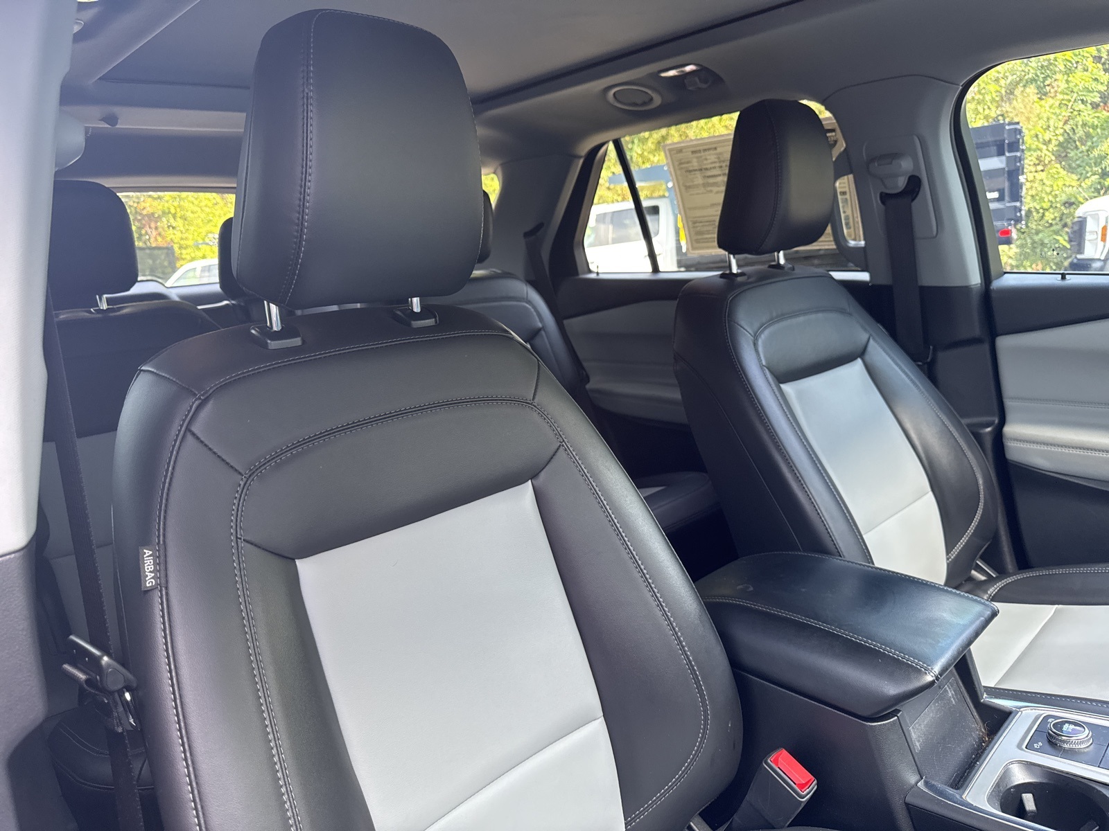 2022 Ford Explorer XLT photo 32