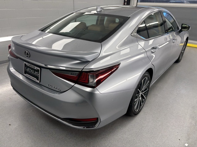 2024 Lexus ES 300h Premium photo 4