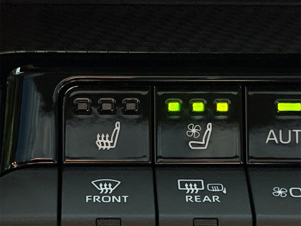 2025 Toyota Prius Limited photo 29