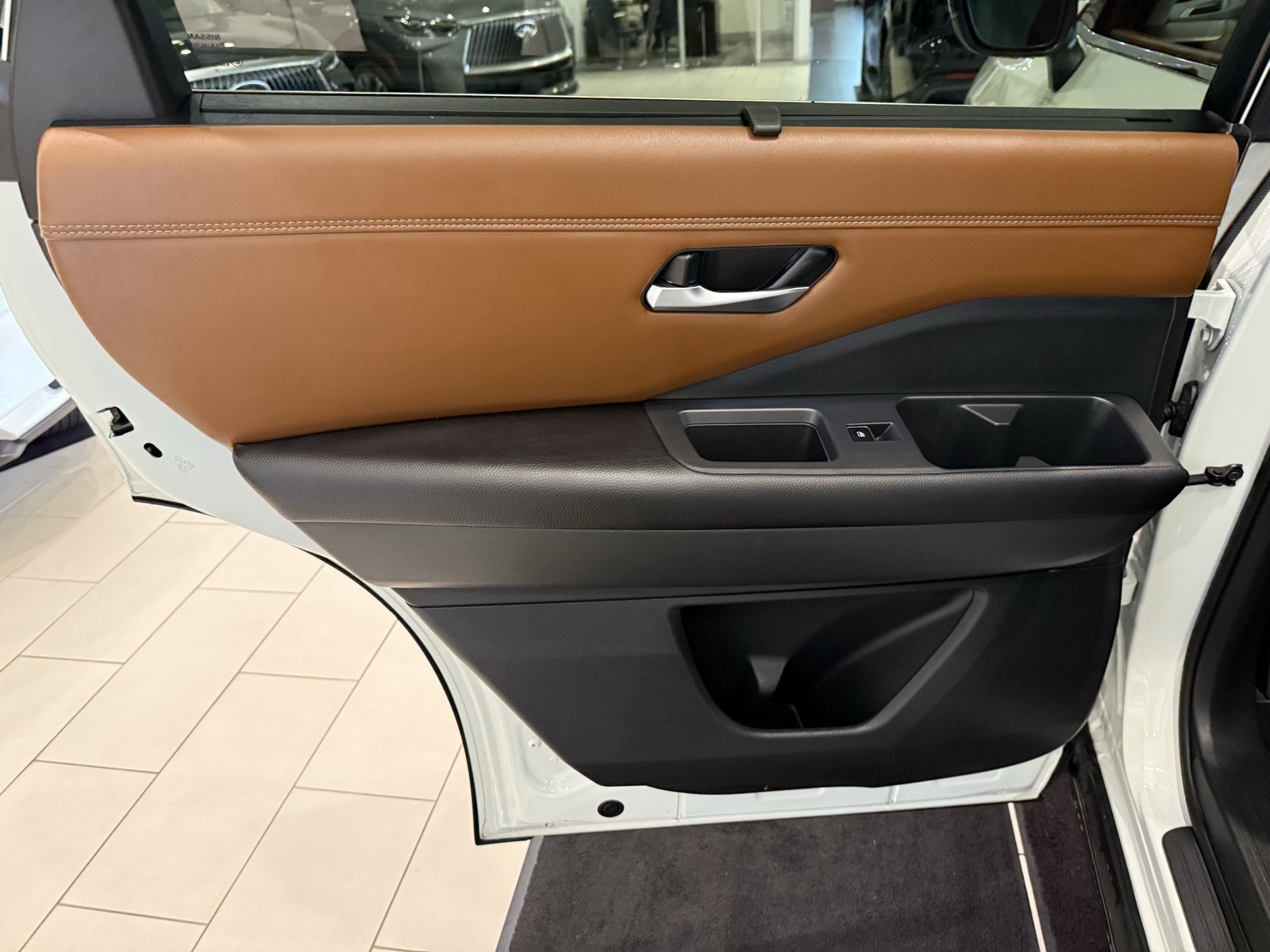 2023 Nissan Pathfinder Platinum photo 23