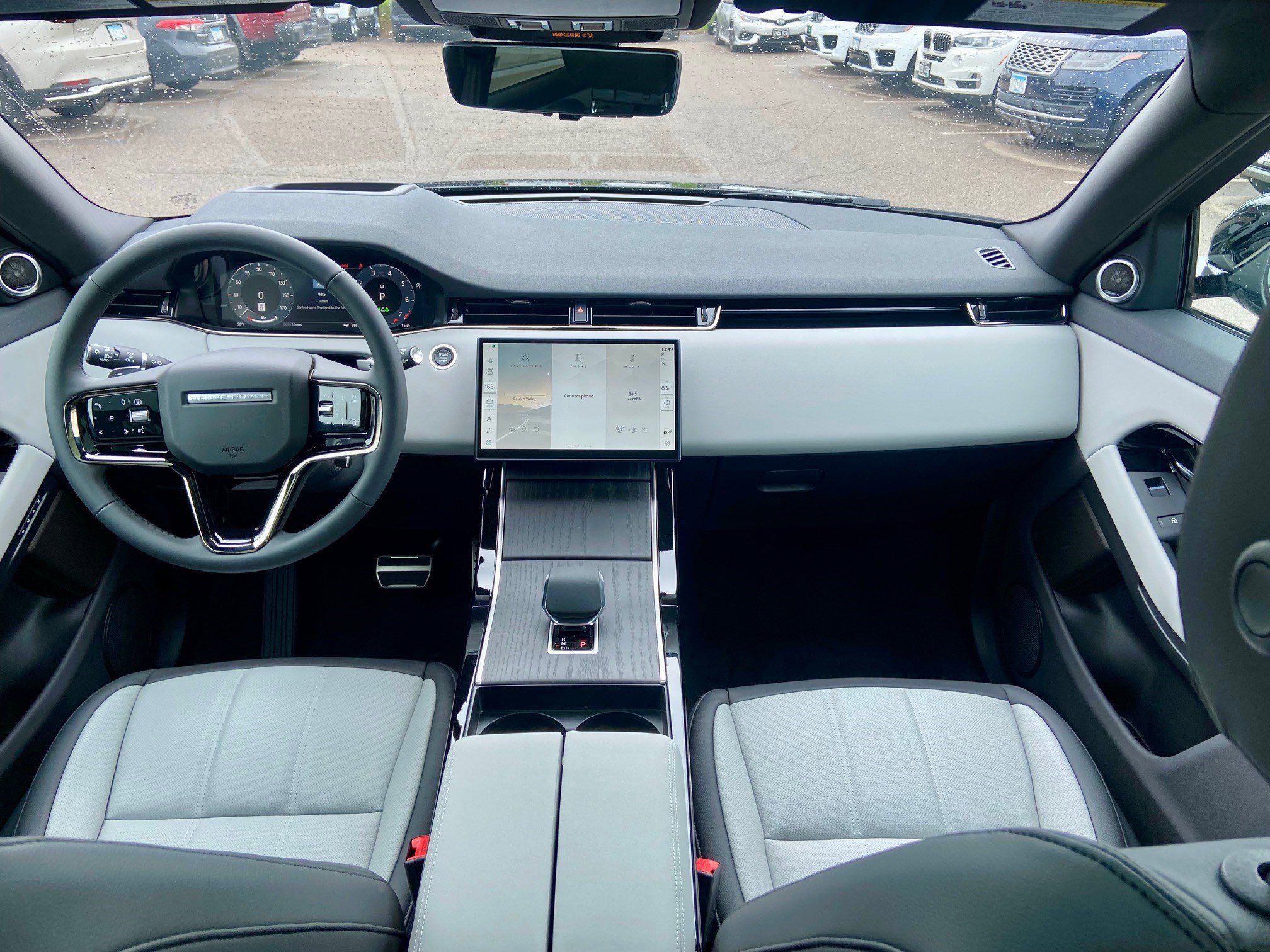 2026 Land Rover Range Rover Evoque Dynamic SE photo 4