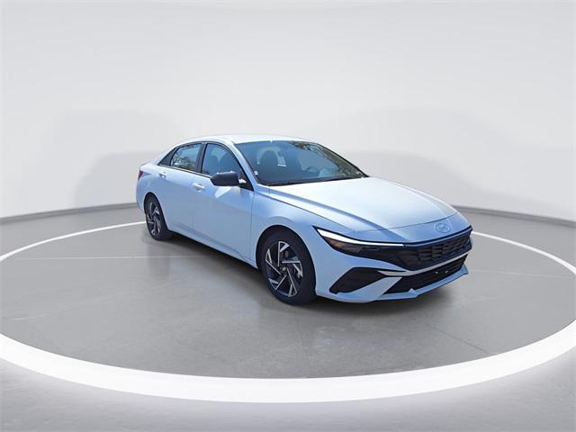 2025 Hyundai Elantra SEL Sport photo 2