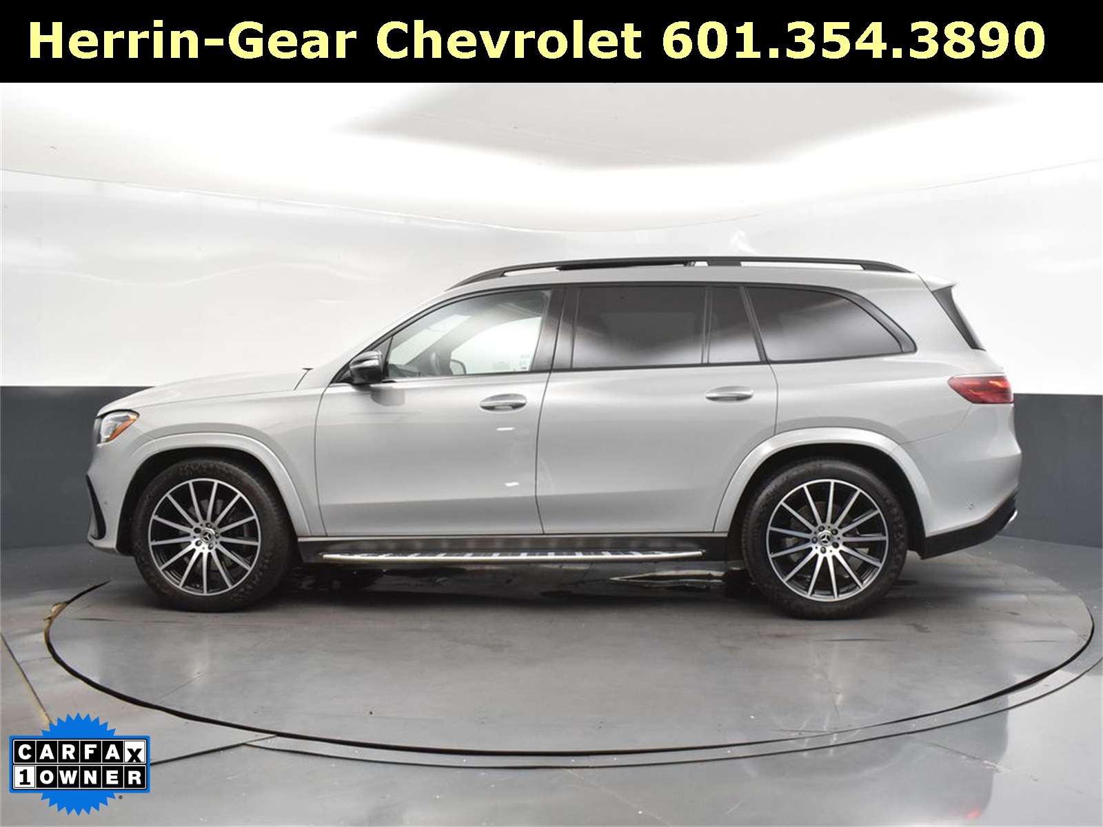 2024 Mercedes Benz GLS 450 4MATIC photo 2