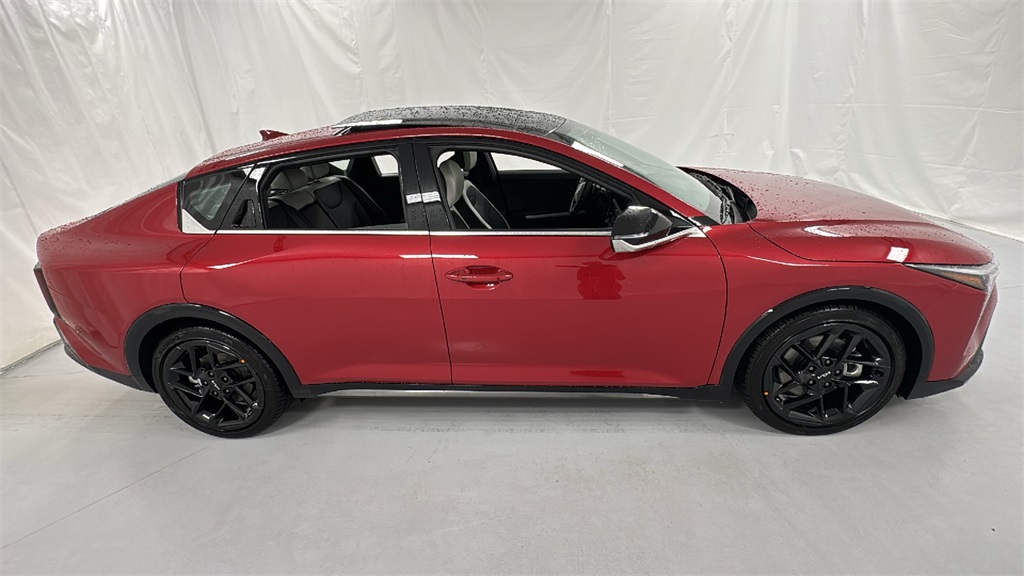 2025 Kia K4 GT-Line Turbo photo 2