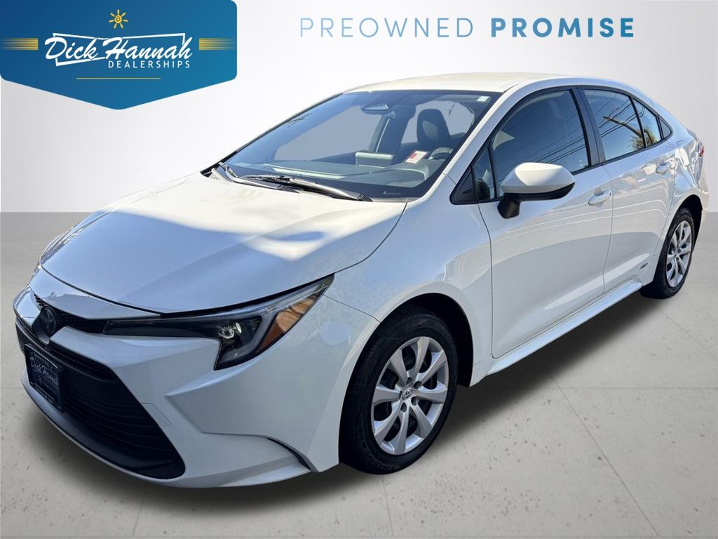 2023 Toyota Corolla LE's photo