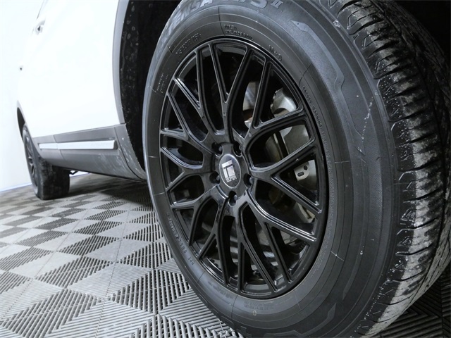 Used 2018 Ford Explorer XLT with VIN 1FM5K8D87JGB93864 for sale in Apple Valley, Minnesota