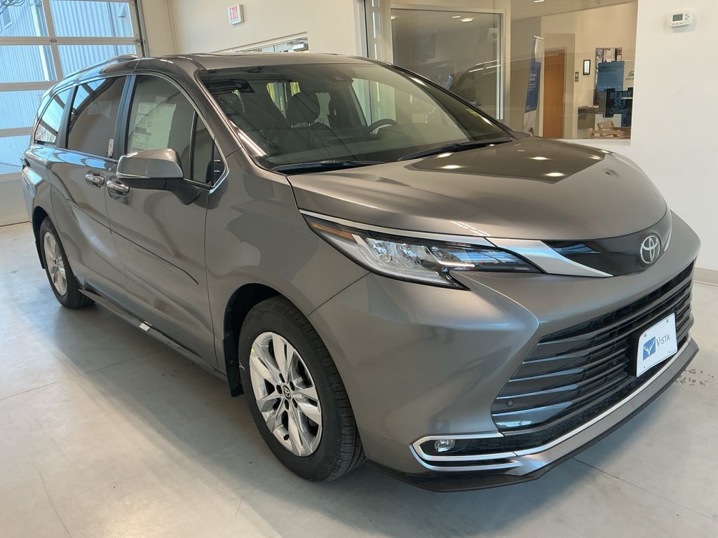 2026 Toyota Sienna Limited's photo