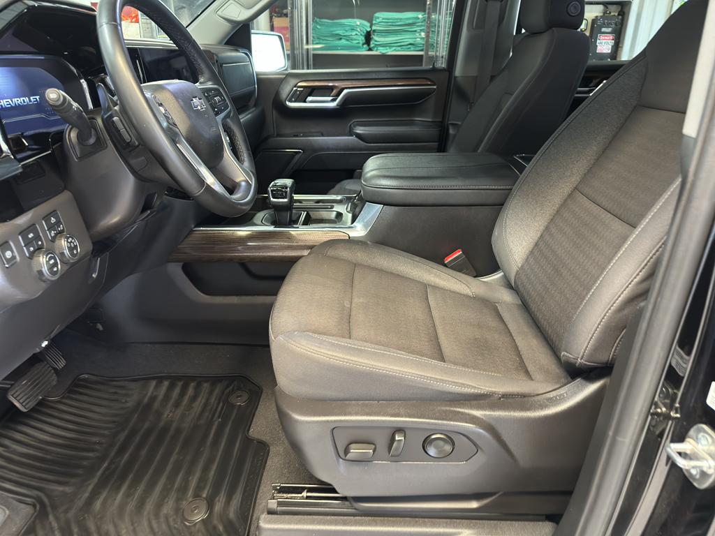 2023 Chevrolet Silverado 1500 RST photo 6