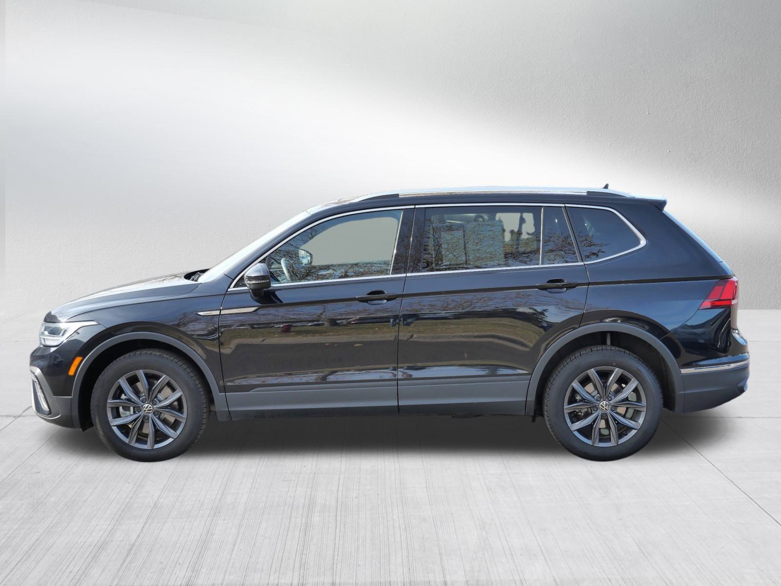 2023 Volkswagen Tiguan SE photo 4