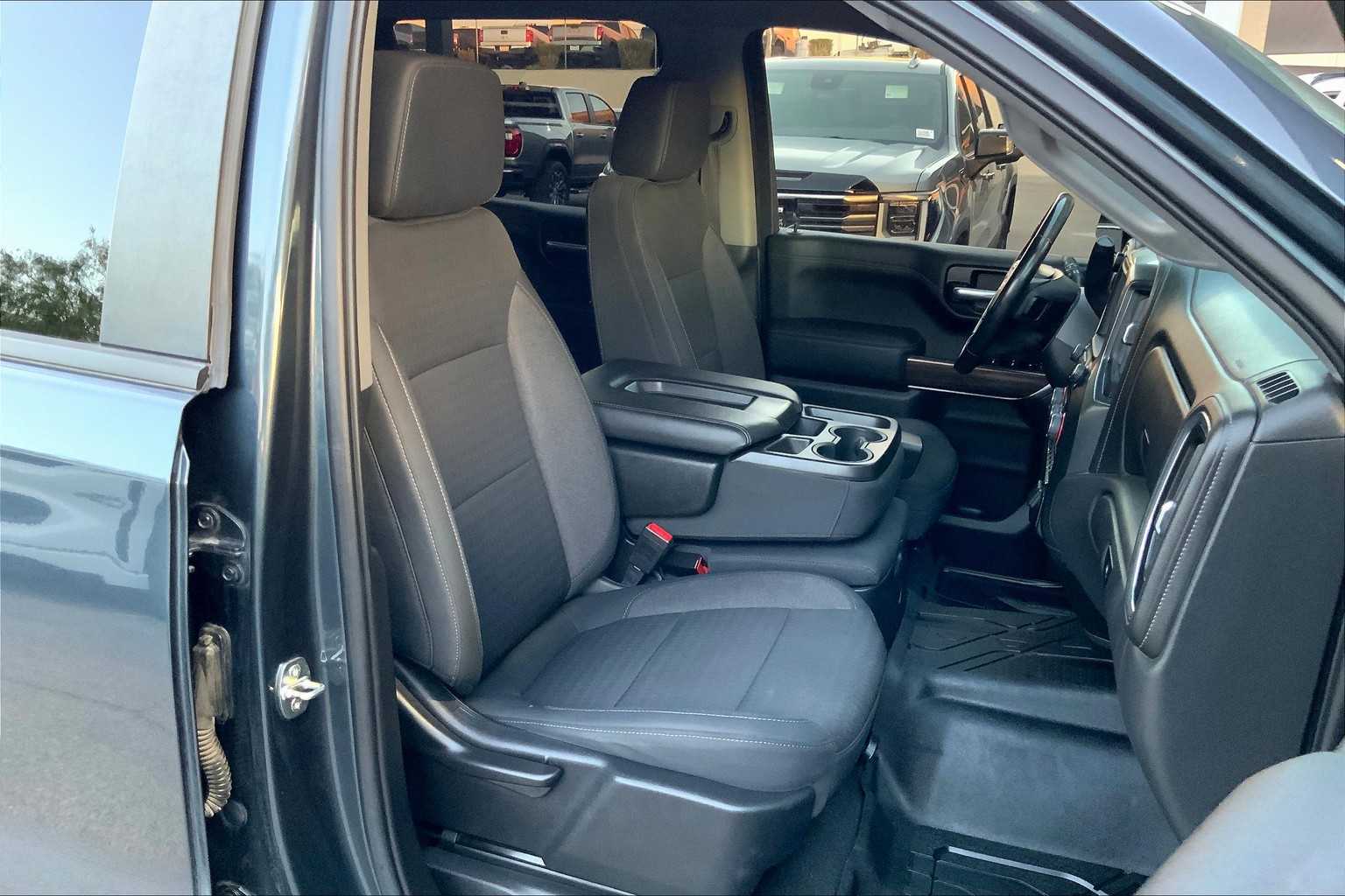 2020 Chevrolet Silverado 1500 LT photo 8