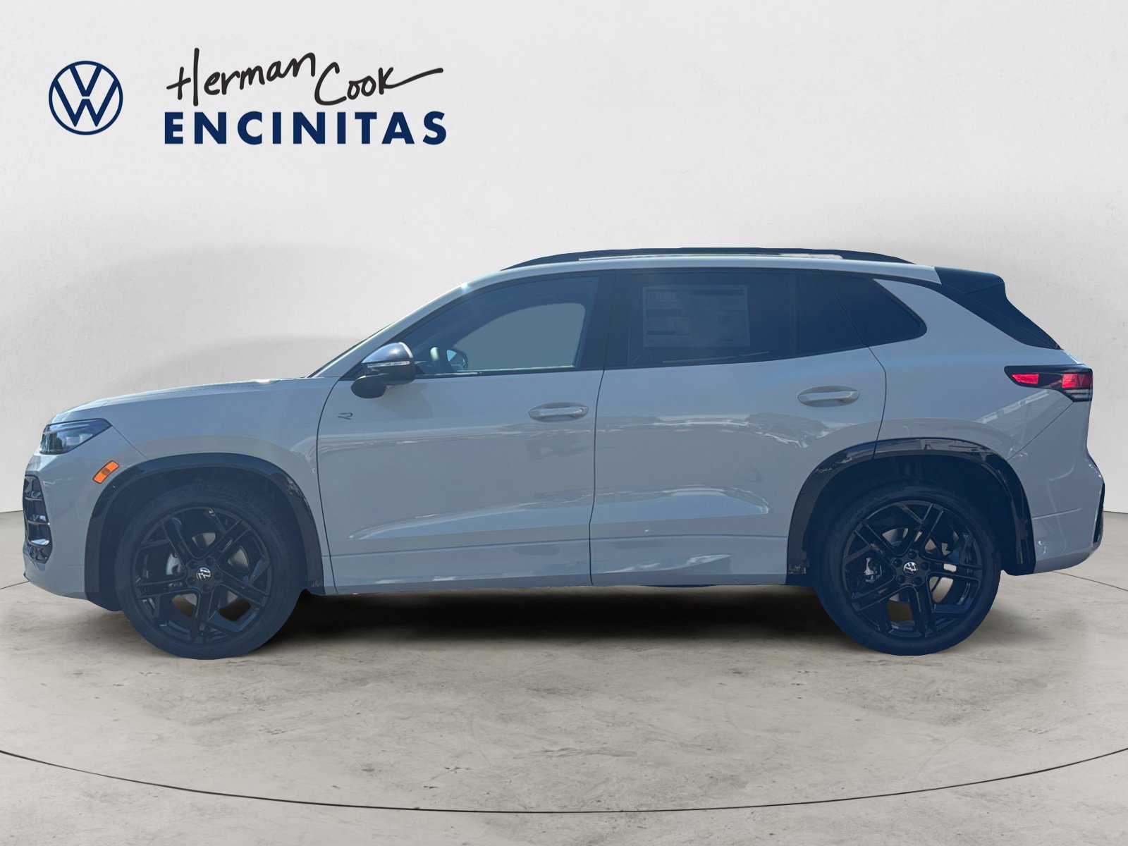 2025 Volkswagen Tiguan SE R-Line Black photo 2