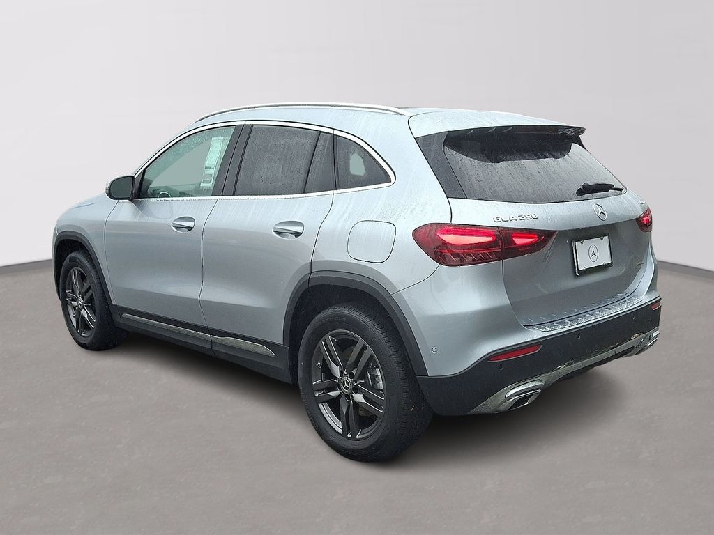 2026 Mercedes Benz GLA 250 4MATIC photo 3