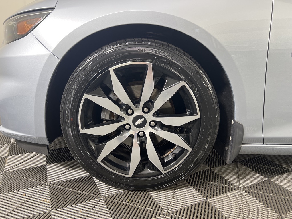 2017 Chevrolet Malibu 1LT photo 28