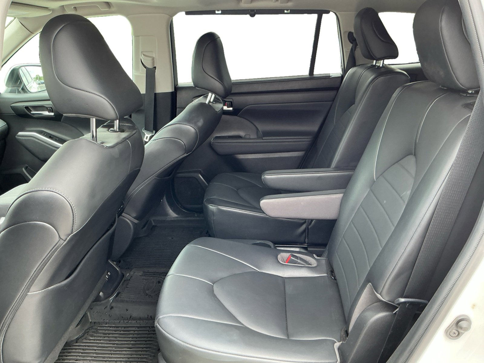 2021 Toyota Highlander Hybrid XLE photo 16