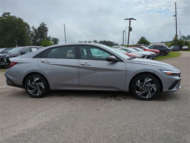 2025 Hyundai Elantra SEL Sport photo 4
