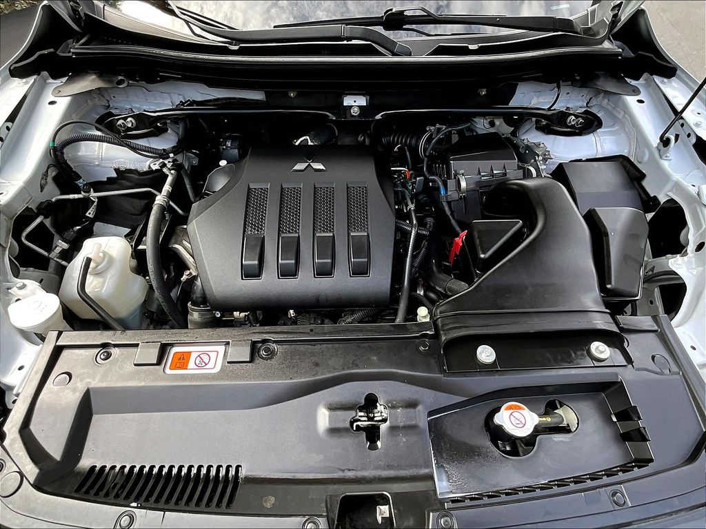 2023 Mitsubishi Eclipse Cross LE photo 28