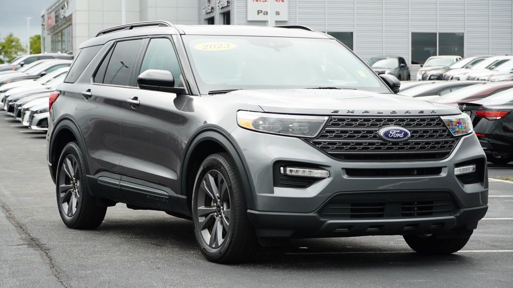 2023 Ford Explorer XLT photo 2